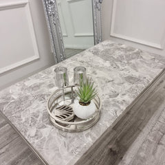 Close view of the grey veined marble coffee table top